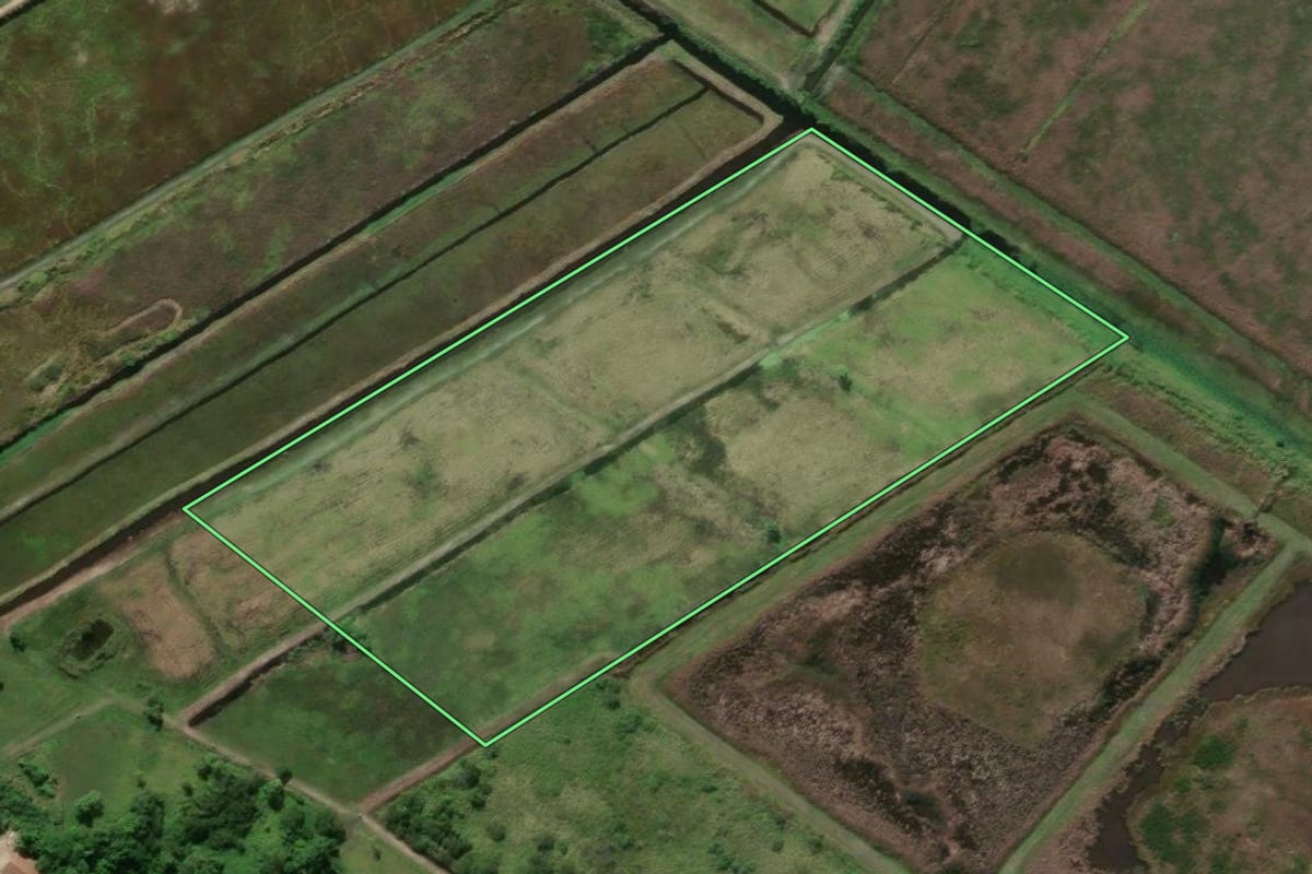Imagem de satélite do imóvel rural em Imaruí (SC), com o contorno declarado no CAR desenhado por cima.