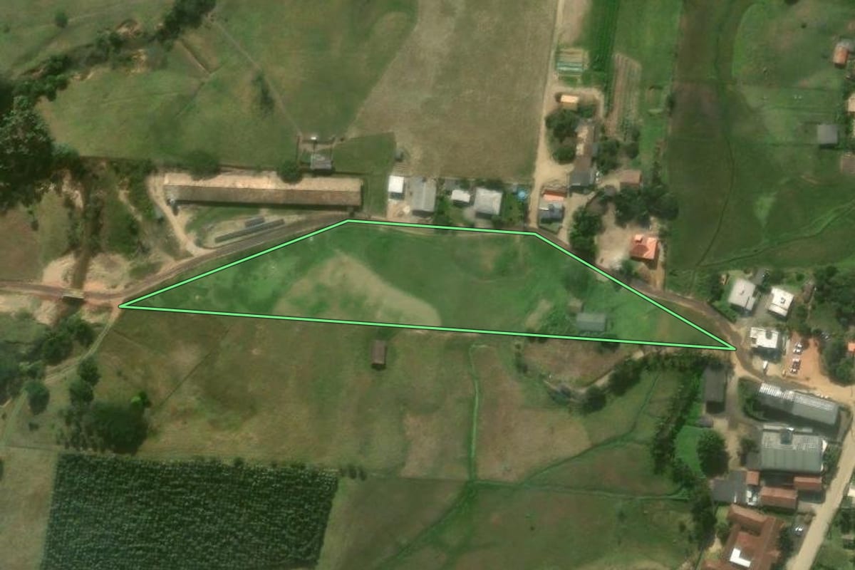 Imagem de satélite do imóvel rural em Imaruí (SC), com o contorno declarado no CAR desenhado por cima.