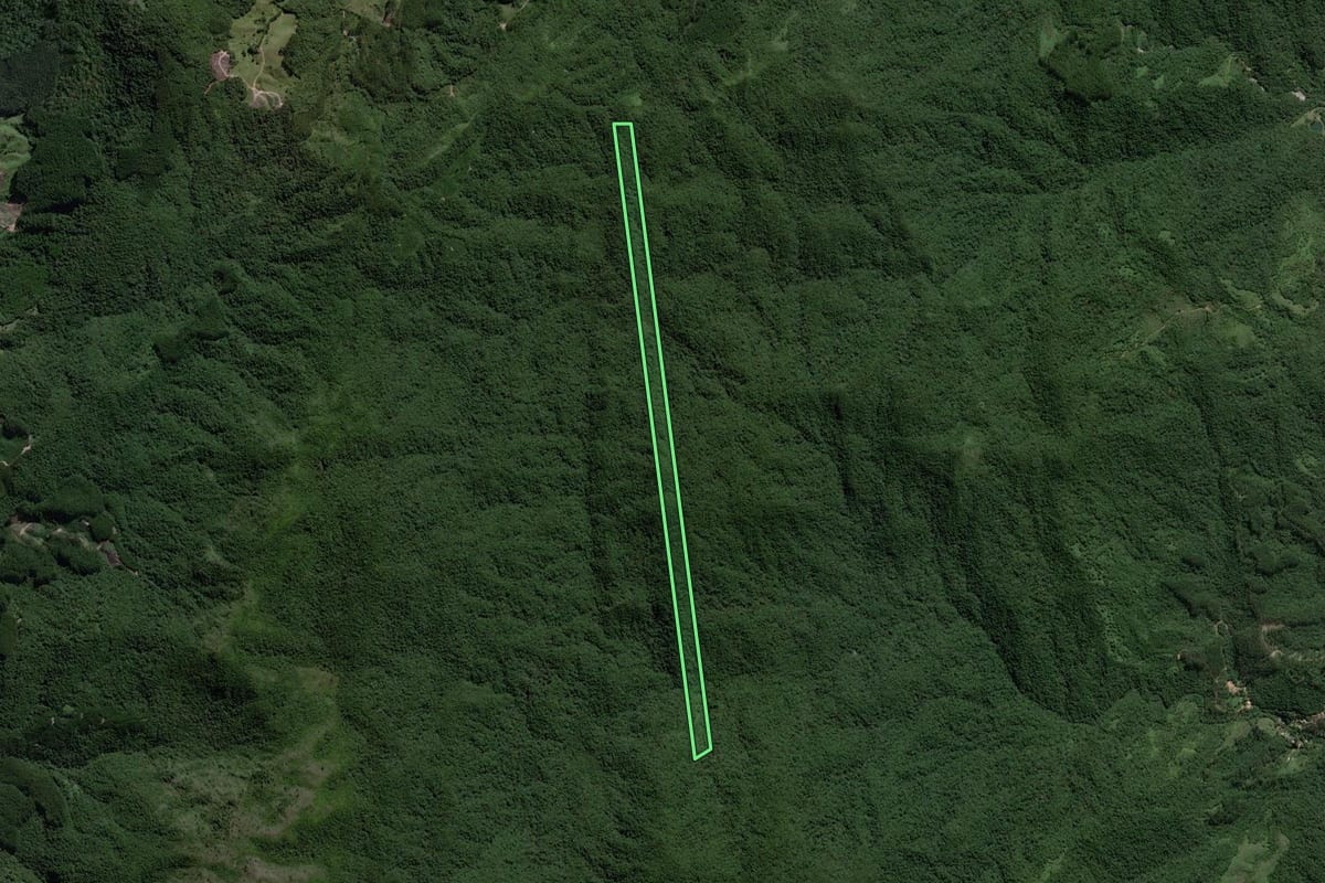 Imagem de satélite do imóvel rural em Imaruí (SC), com o contorno declarado no CAR desenhado por cima.