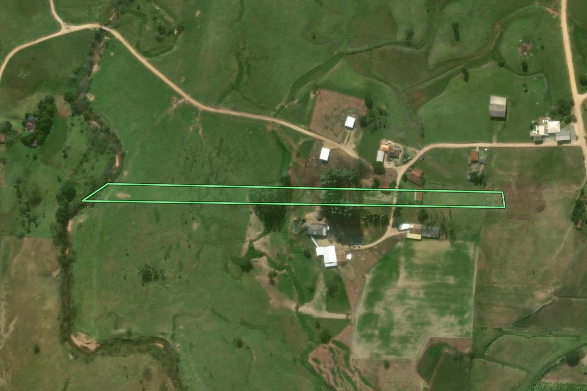 Imagem de satélite do imóvel rural em Imaruí (SC), com o contorno declarado no CAR desenhado por cima.