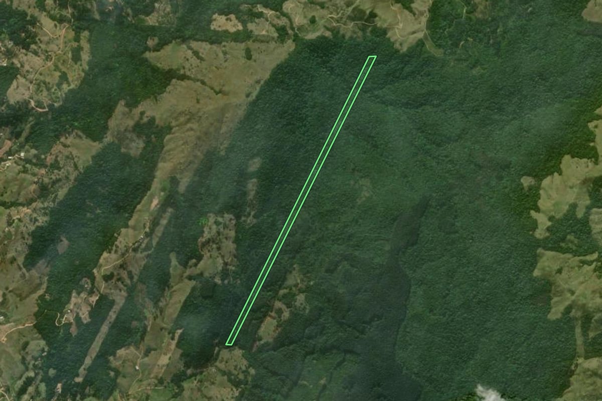 Imagem de satélite do imóvel rural em Imaruí (SC), com o contorno declarado no CAR desenhado por cima.