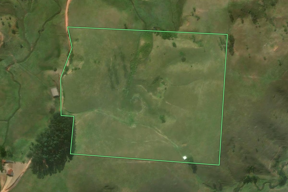 Imagem de satélite do imóvel rural em Imaruí (SC), com o contorno declarado no CAR desenhado por cima.