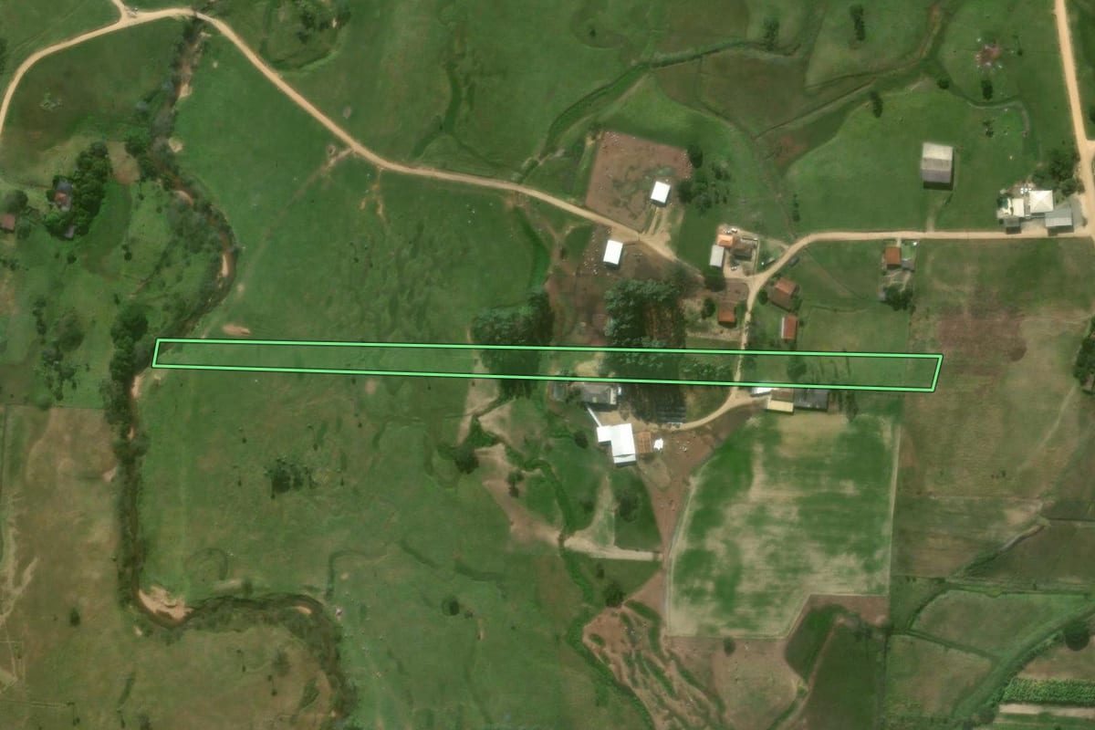Imagem de satélite do imóvel rural em Imaruí (SC), com o contorno declarado no CAR desenhado por cima.