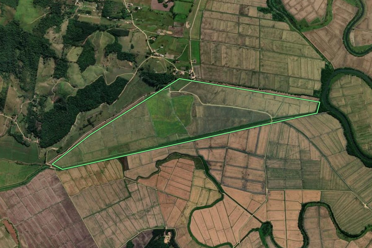 Imagem de satélite do imóvel rural em Imaruí (SC), com o contorno declarado no CAR desenhado por cima.