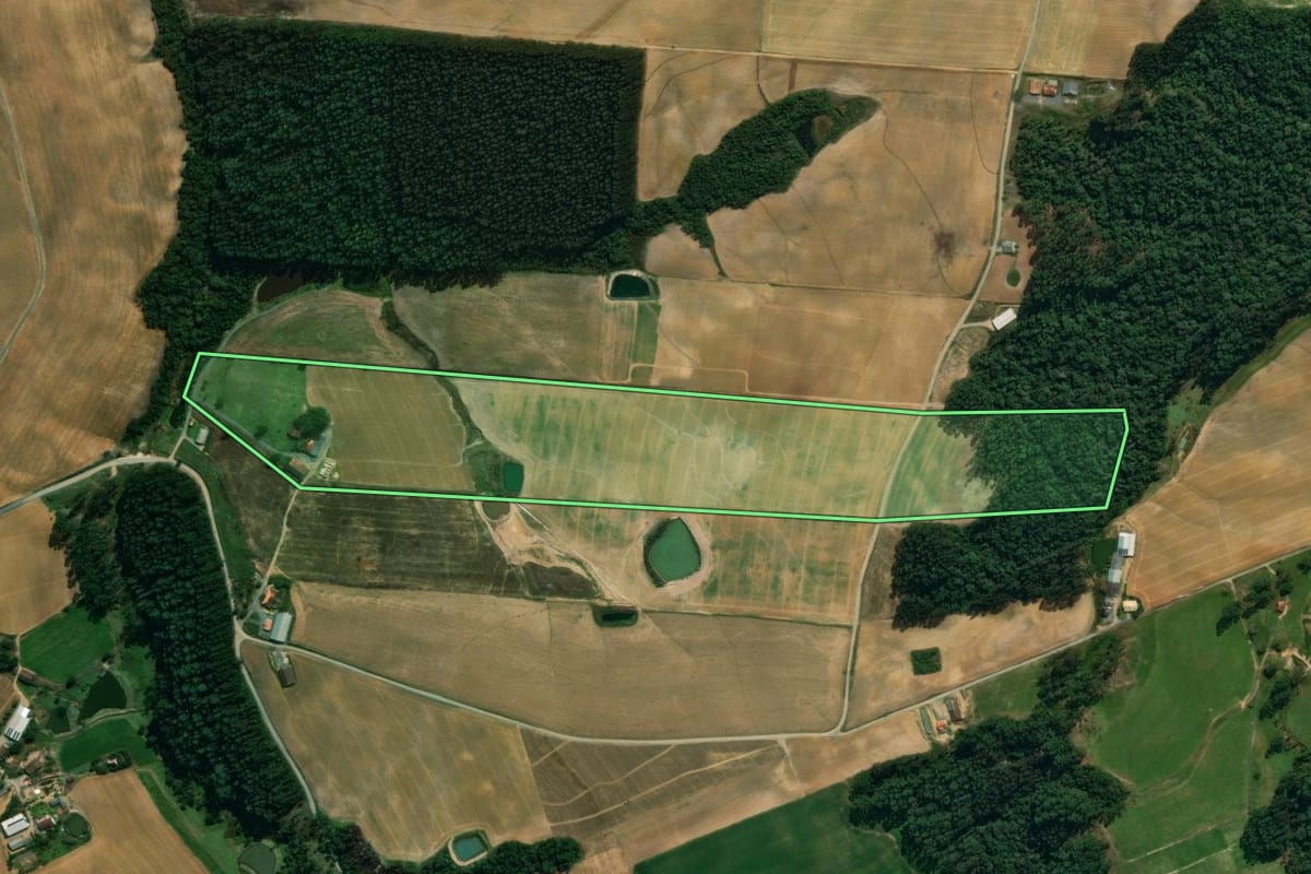 Imagem de satélite do imóvel rural em Imbuia (SC), com o contorno declarado no CAR desenhado por cima.
