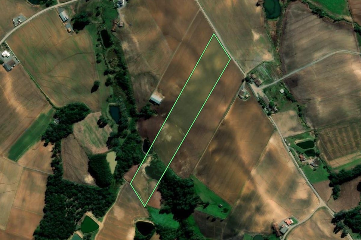 Imagem de satélite do imóvel rural em Imbuia (SC), com o contorno declarado no CAR desenhado por cima.