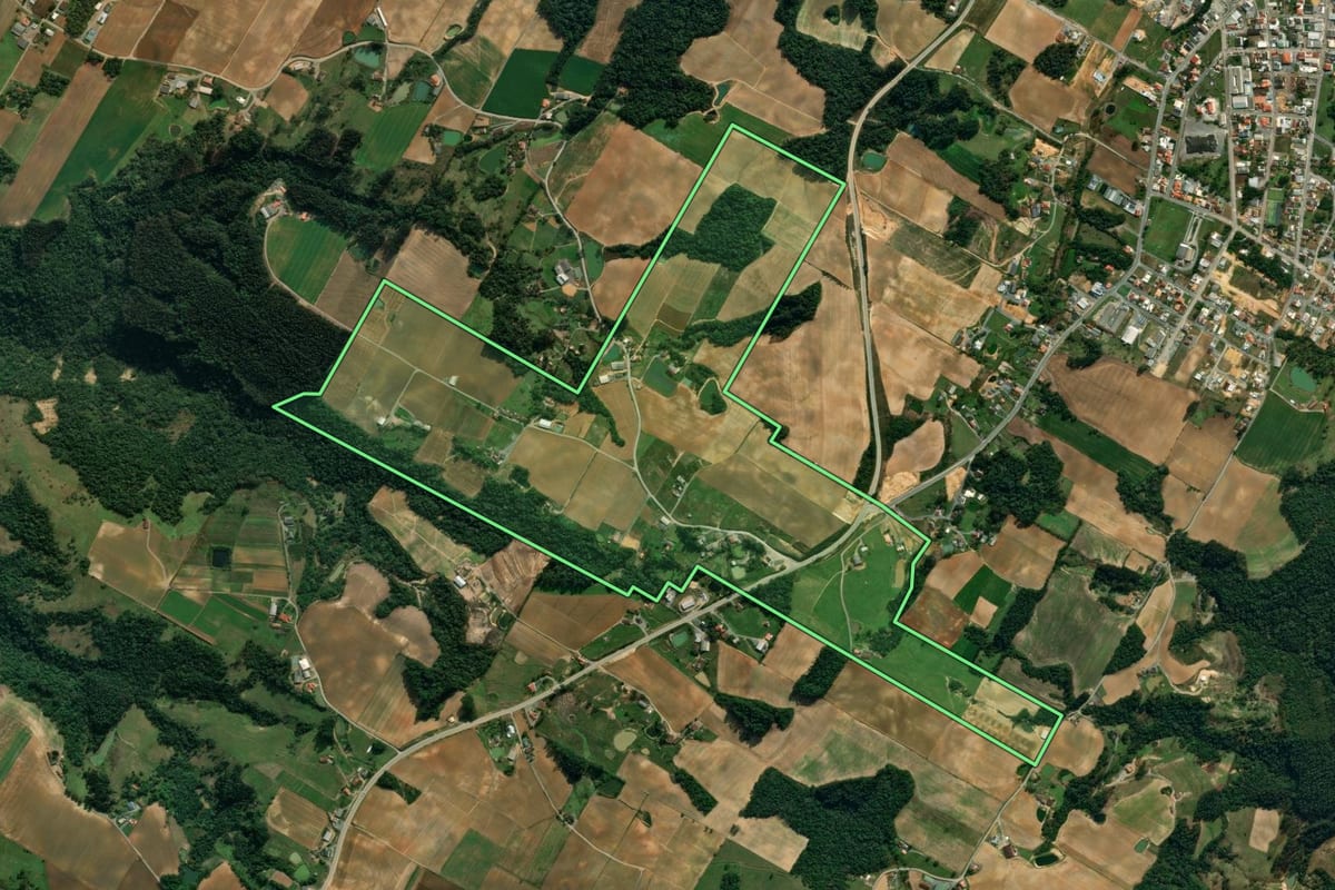 Imagem de satélite do imóvel rural em Imbuia (SC), com o contorno declarado no CAR desenhado por cima.