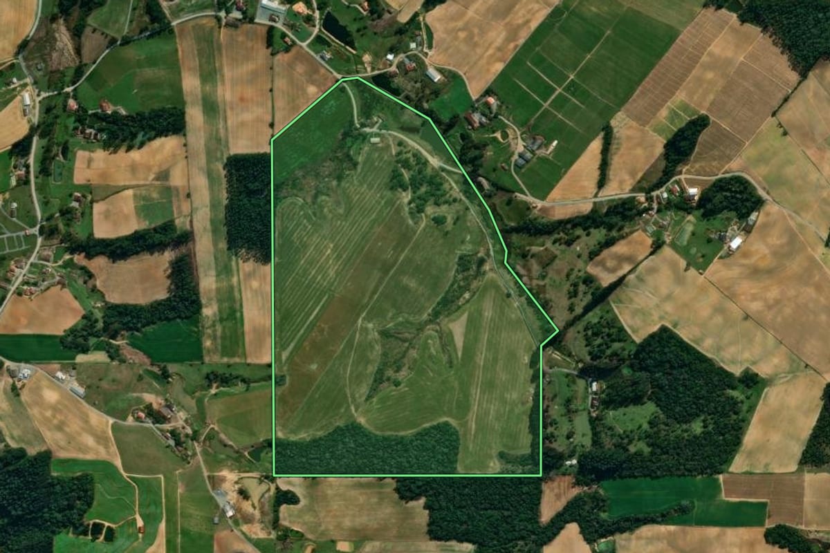 Imagem de satélite do imóvel rural em Imbuia (SC), com o contorno declarado no CAR desenhado por cima.