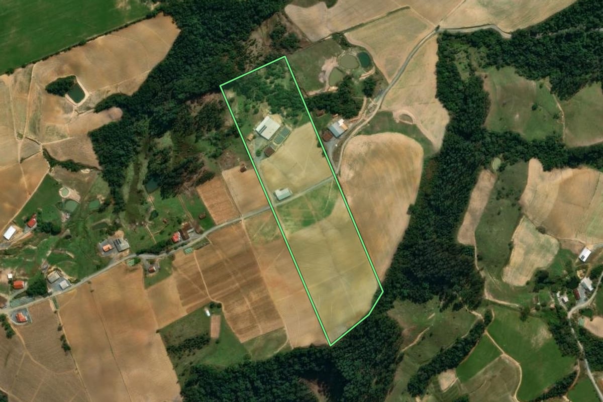 Imagem de satélite do imóvel rural em Imbuia (SC), com o contorno declarado no CAR desenhado por cima.