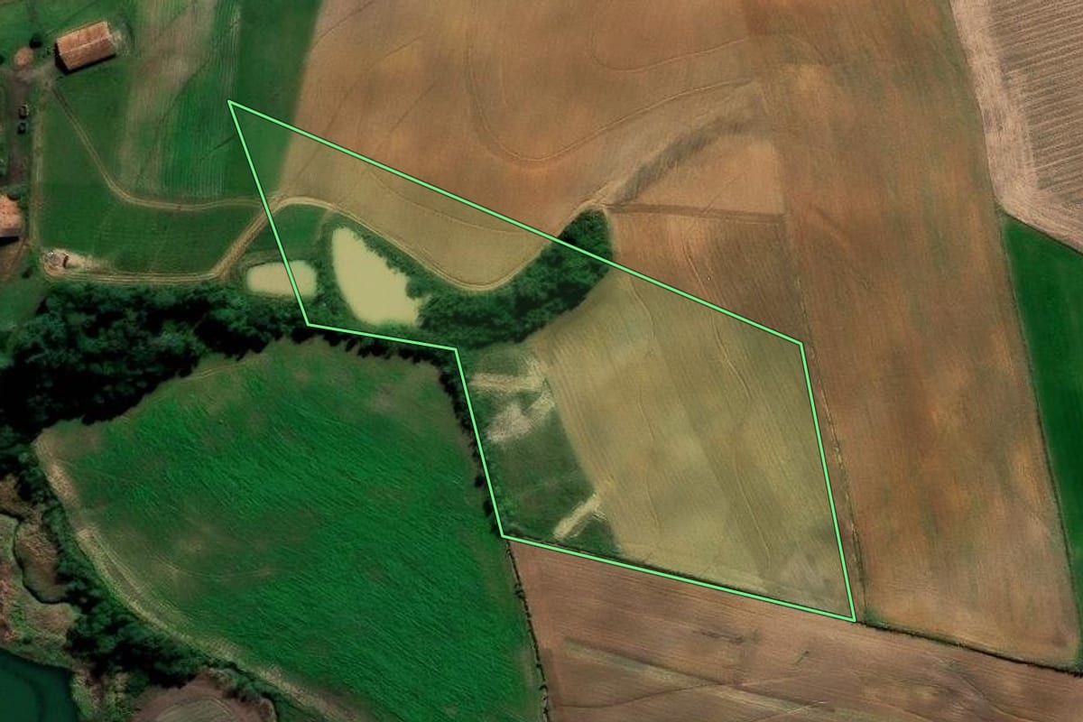 Imagem de satélite do imóvel rural em Imbuia (SC), com o contorno declarado no CAR desenhado por cima.