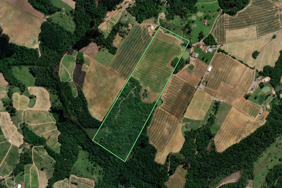 Imagem de satélite do imóvel rural em Imbuia (SC), com o contorno declarado no CAR desenhado por cima.