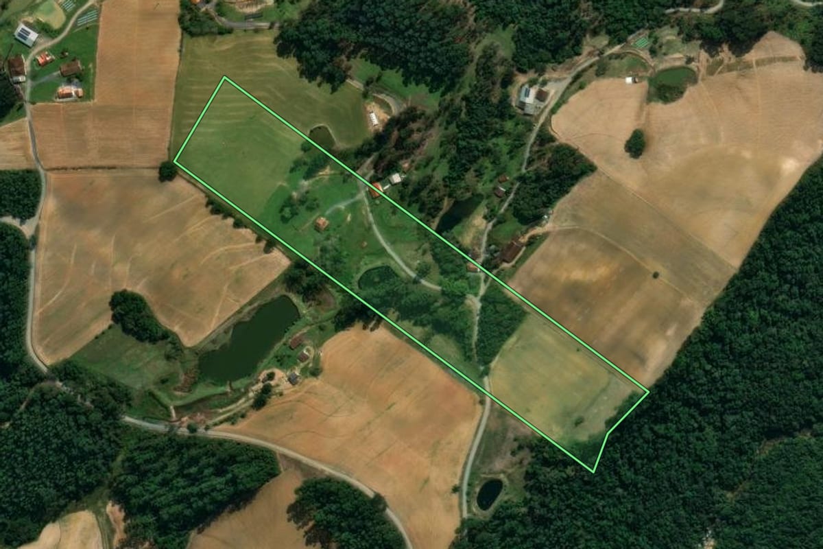 Imagem de satélite do imóvel rural em Imbuia (SC), com o contorno declarado no CAR desenhado por cima.