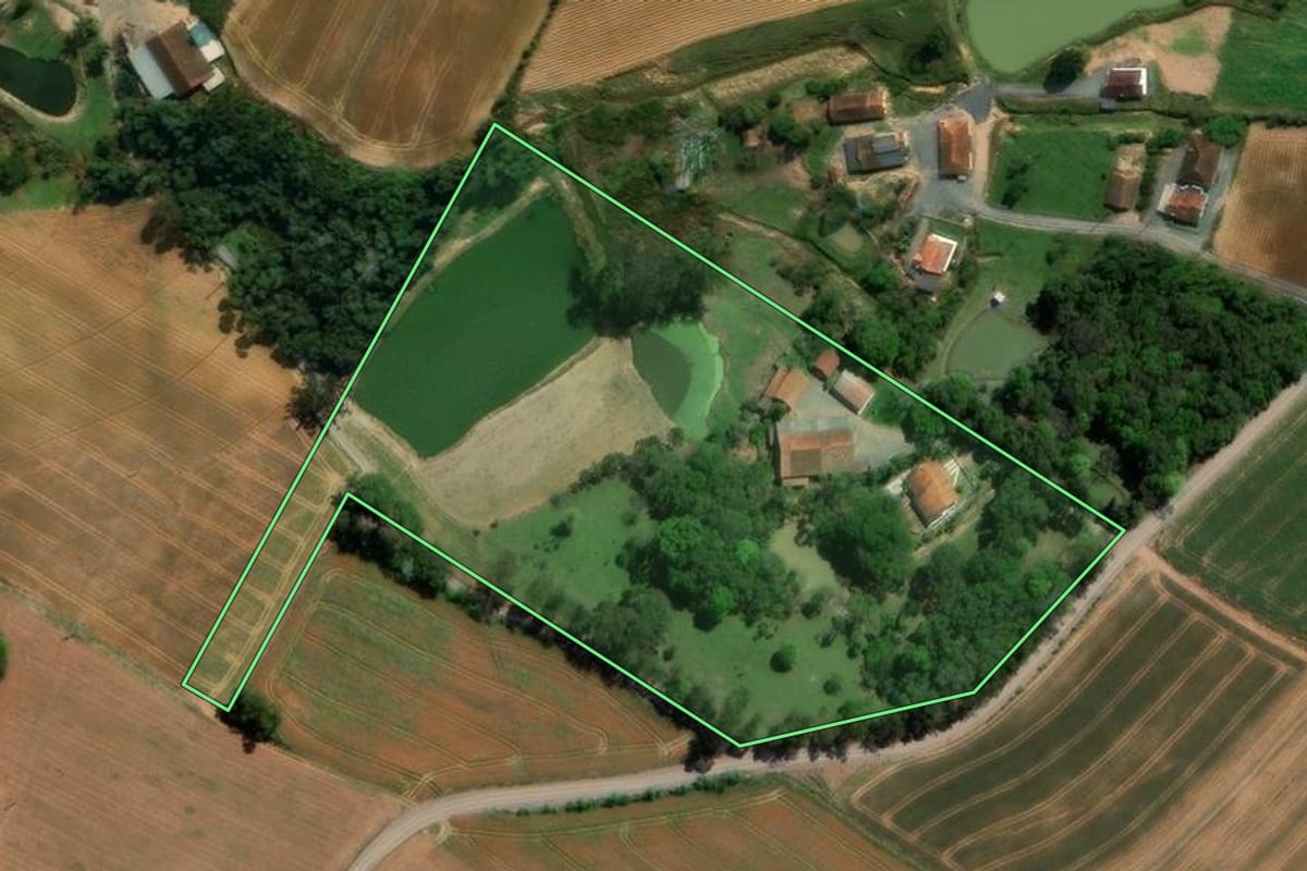 Imagem de satélite do imóvel rural em Imbuia (SC), com o contorno declarado no CAR desenhado por cima.