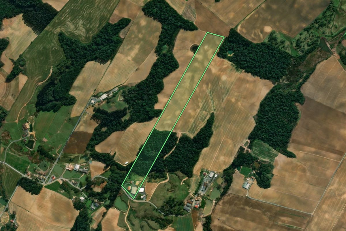 Imagem de satélite do imóvel rural em Imbuia (SC), com o contorno declarado no CAR desenhado por cima.