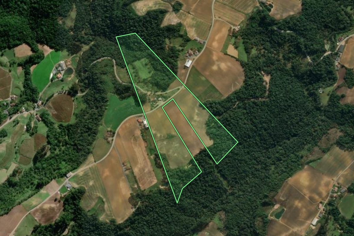 Imagem de satélite do imóvel rural em Imbuia (SC), com o contorno declarado no CAR desenhado por cima.