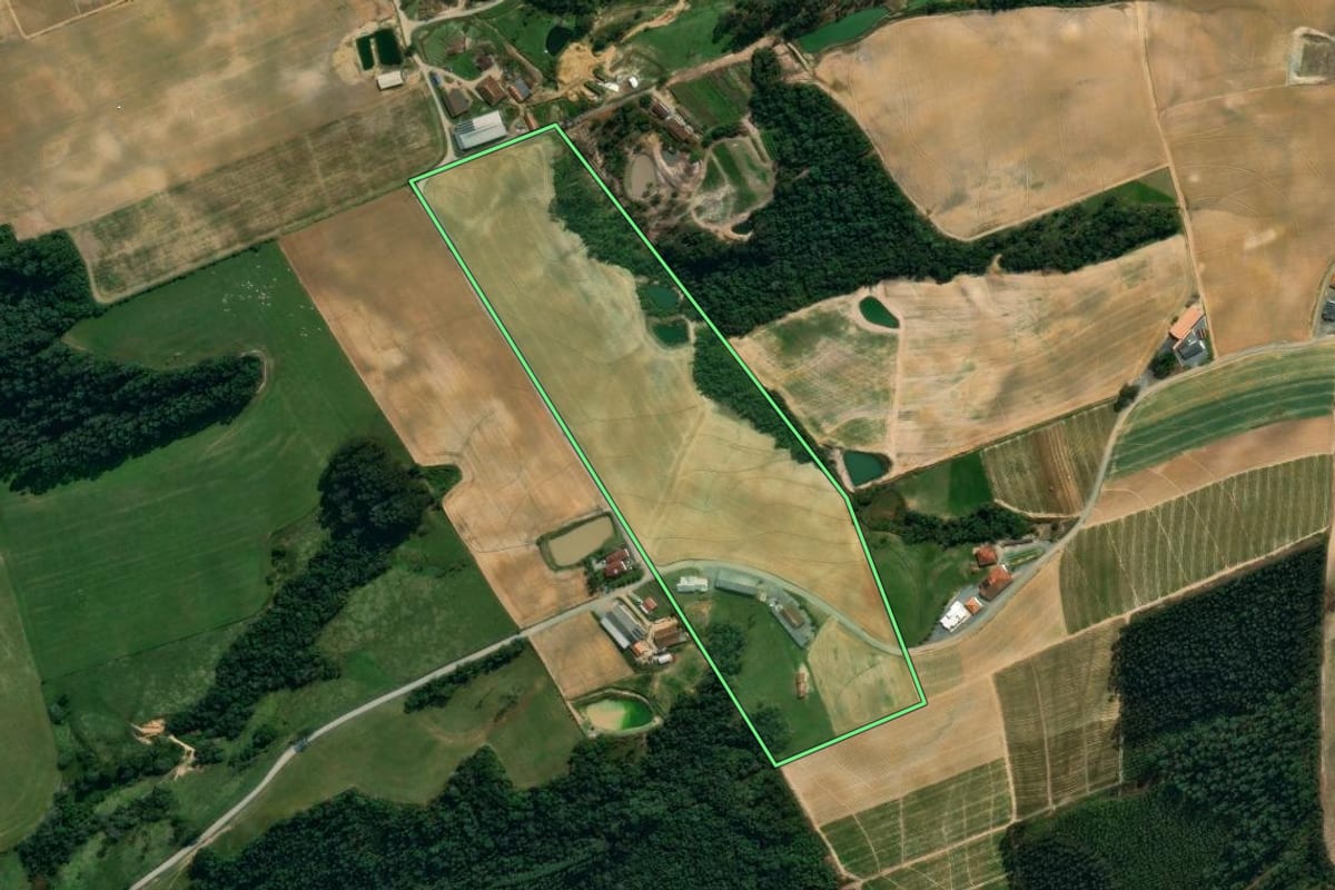 Imagem de satélite do imóvel rural em Imbuia (SC), com o contorno declarado no CAR desenhado por cima.