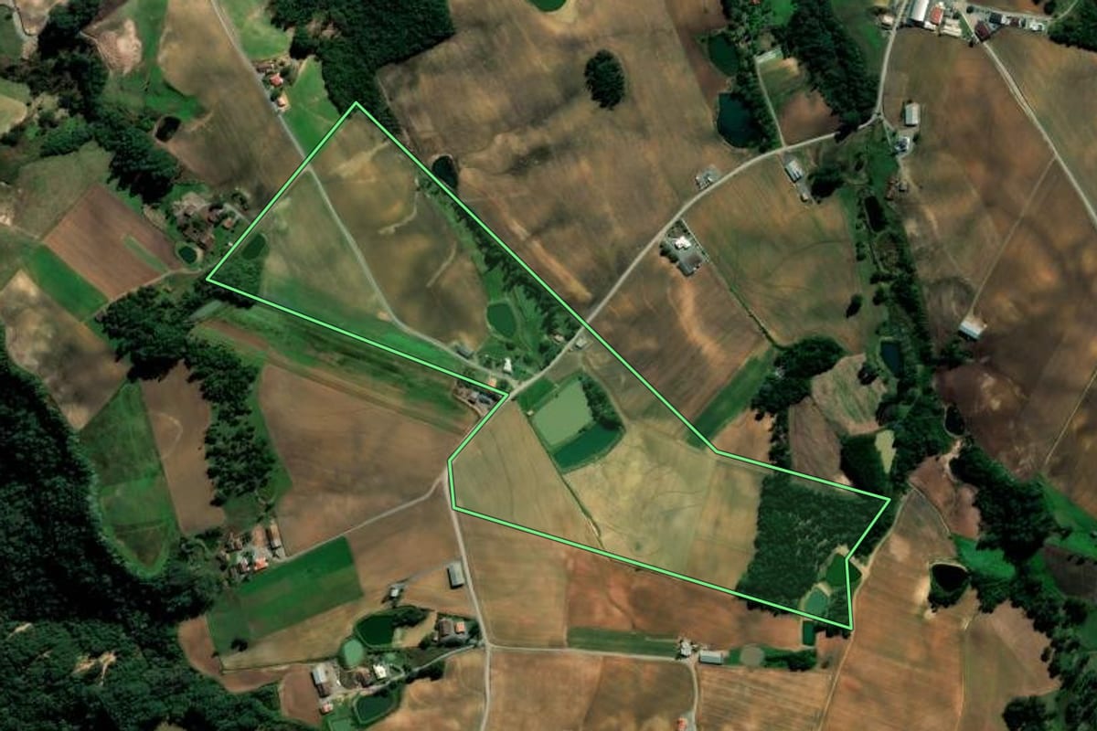 Imagem de satélite do imóvel rural em Imbuia (SC), com o contorno declarado no CAR desenhado por cima.