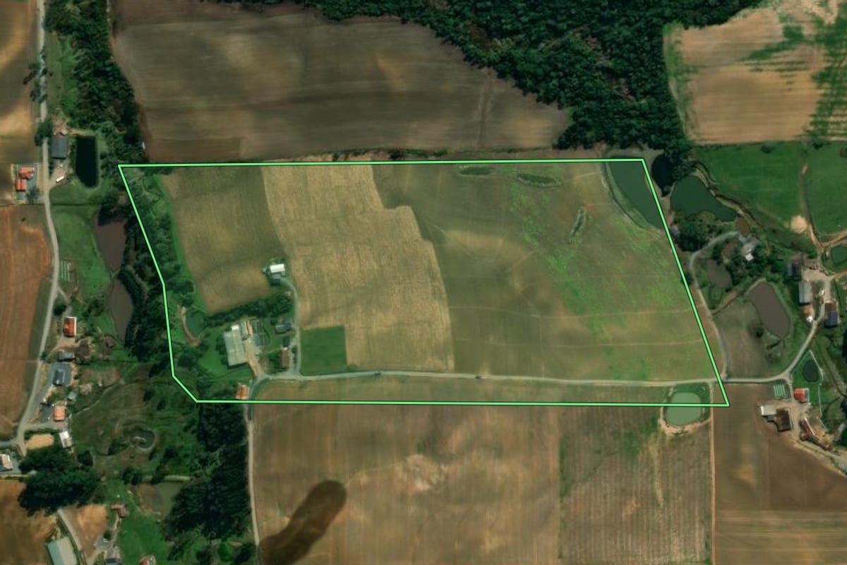 Imagem de satélite do imóvel rural em Imbuia (SC), com o contorno declarado no CAR desenhado por cima.