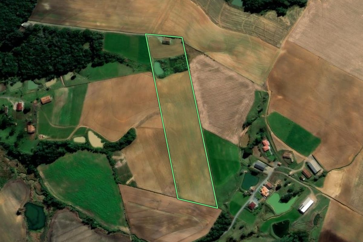 Imagem de satélite do imóvel rural em Imbuia (SC), com o contorno declarado no CAR desenhado por cima.
