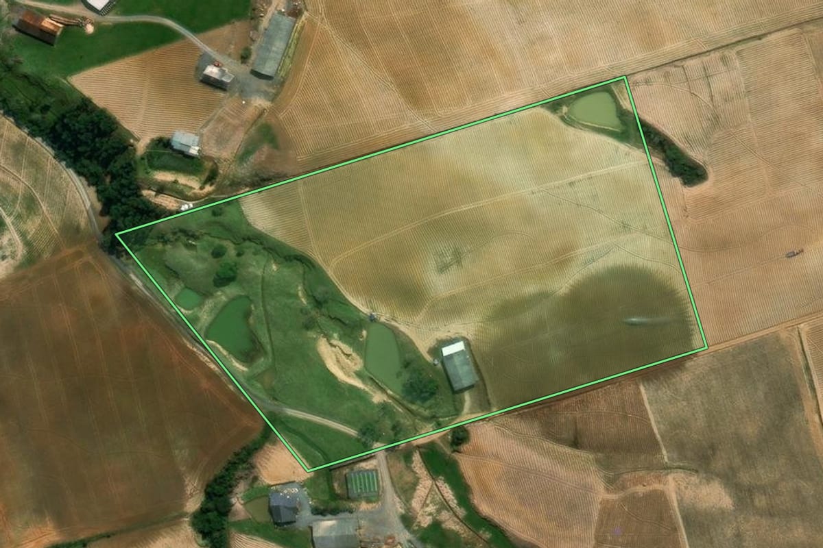 Imagem de satélite do imóvel rural em Imbuia (SC), com o contorno declarado no CAR desenhado por cima.