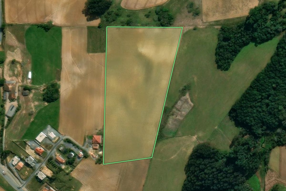 Imagem de satélite do imóvel rural em Imbuia (SC), com o contorno declarado no CAR desenhado por cima.