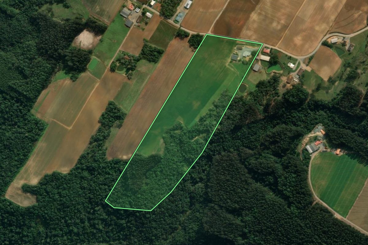 Imagem de satélite do imóvel rural em Imbuia (SC), com o contorno declarado no CAR desenhado por cima.