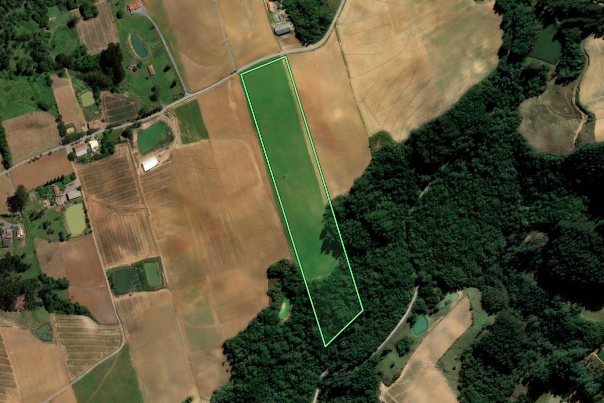 Imagem de satélite do imóvel rural em Imbuia (SC), com o contorno declarado no CAR desenhado por cima.