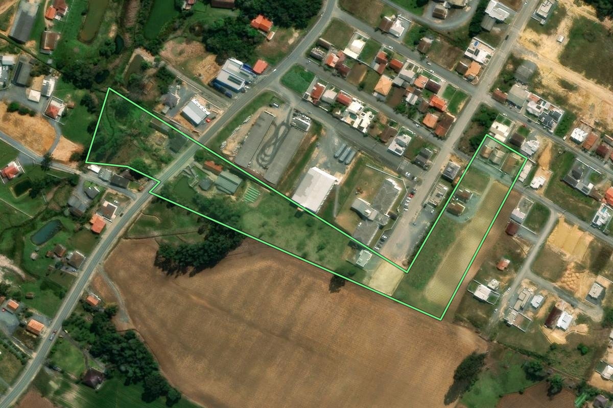 Imagem de satélite do imóvel rural em Imbuia (SC), com o contorno declarado no CAR desenhado por cima.