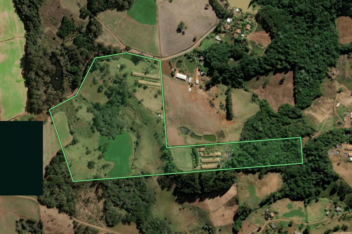 Imagem de satélite do imóvel rural em Iomerê (SC), com o contorno declarado no CAR desenhado por cima.