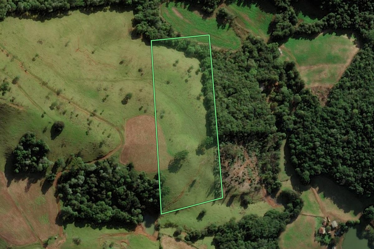 Imagem de satélite do imóvel rural em Iomerê (SC), com o contorno declarado no CAR desenhado por cima.
