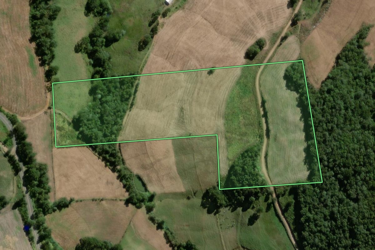 Imagem de satélite do imóvel rural em Iomerê (SC), com o contorno declarado no CAR desenhado por cima.