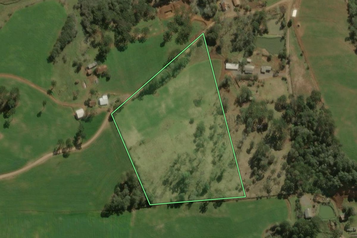 Imagem de satélite do imóvel rural em Iomerê (SC), com o contorno declarado no CAR desenhado por cima.