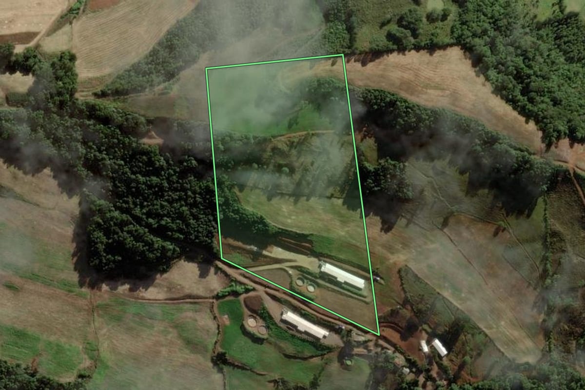 Imagem de satélite do imóvel rural em Iomerê (SC), com o contorno declarado no CAR desenhado por cima.