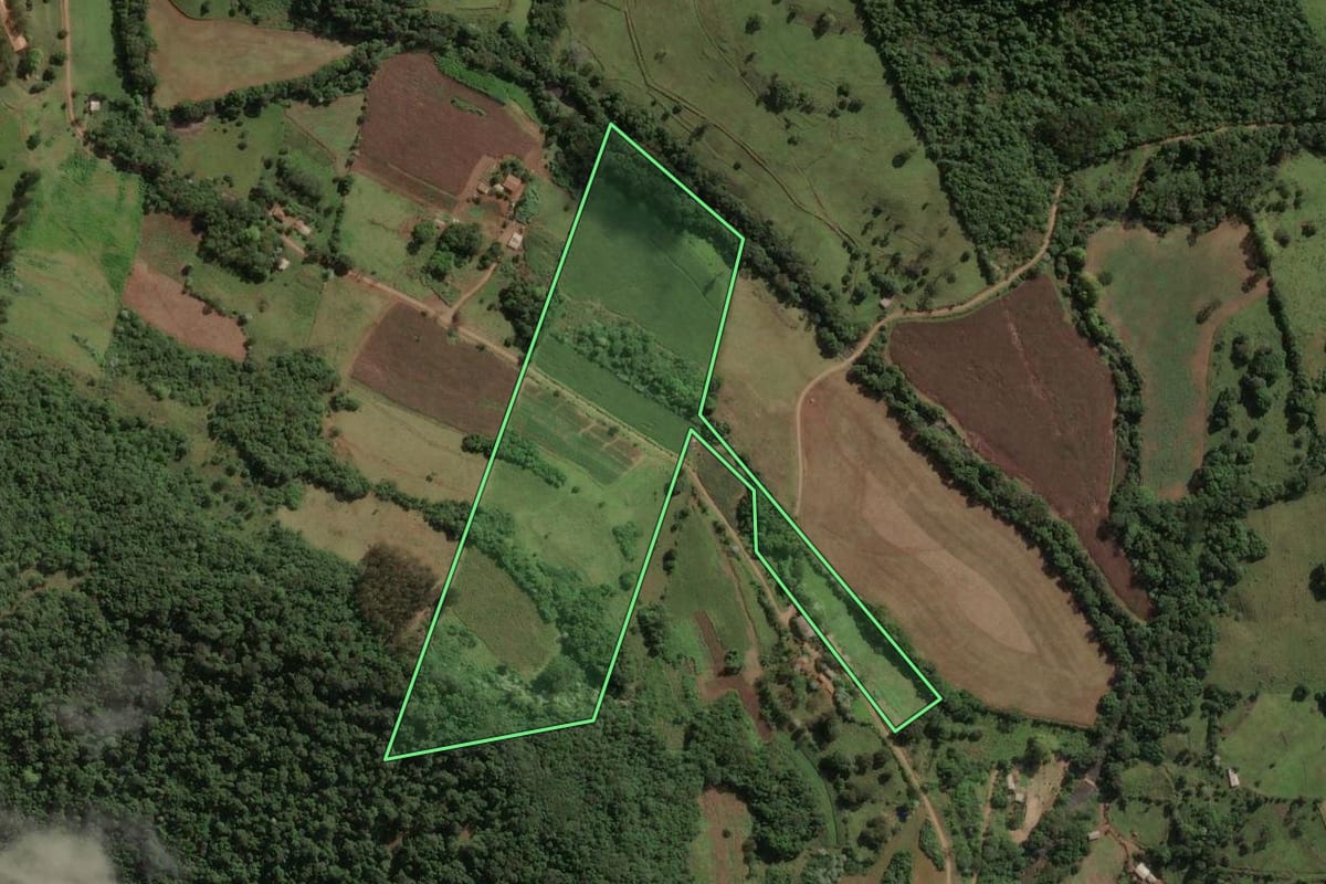 Imagem de satélite do imóvel rural em Ipira (SC), com o contorno declarado no CAR desenhado por cima.