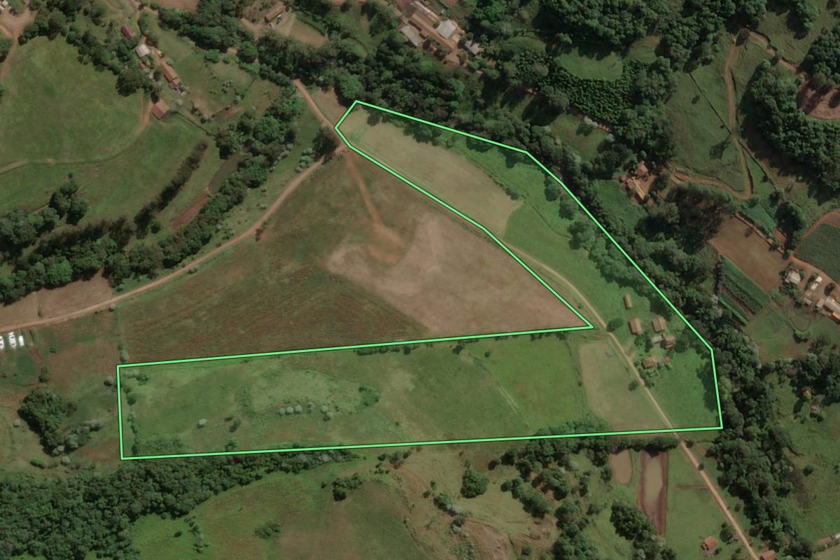 Imagem de satélite do imóvel rural em Ipira (SC), com o contorno declarado no CAR desenhado por cima.