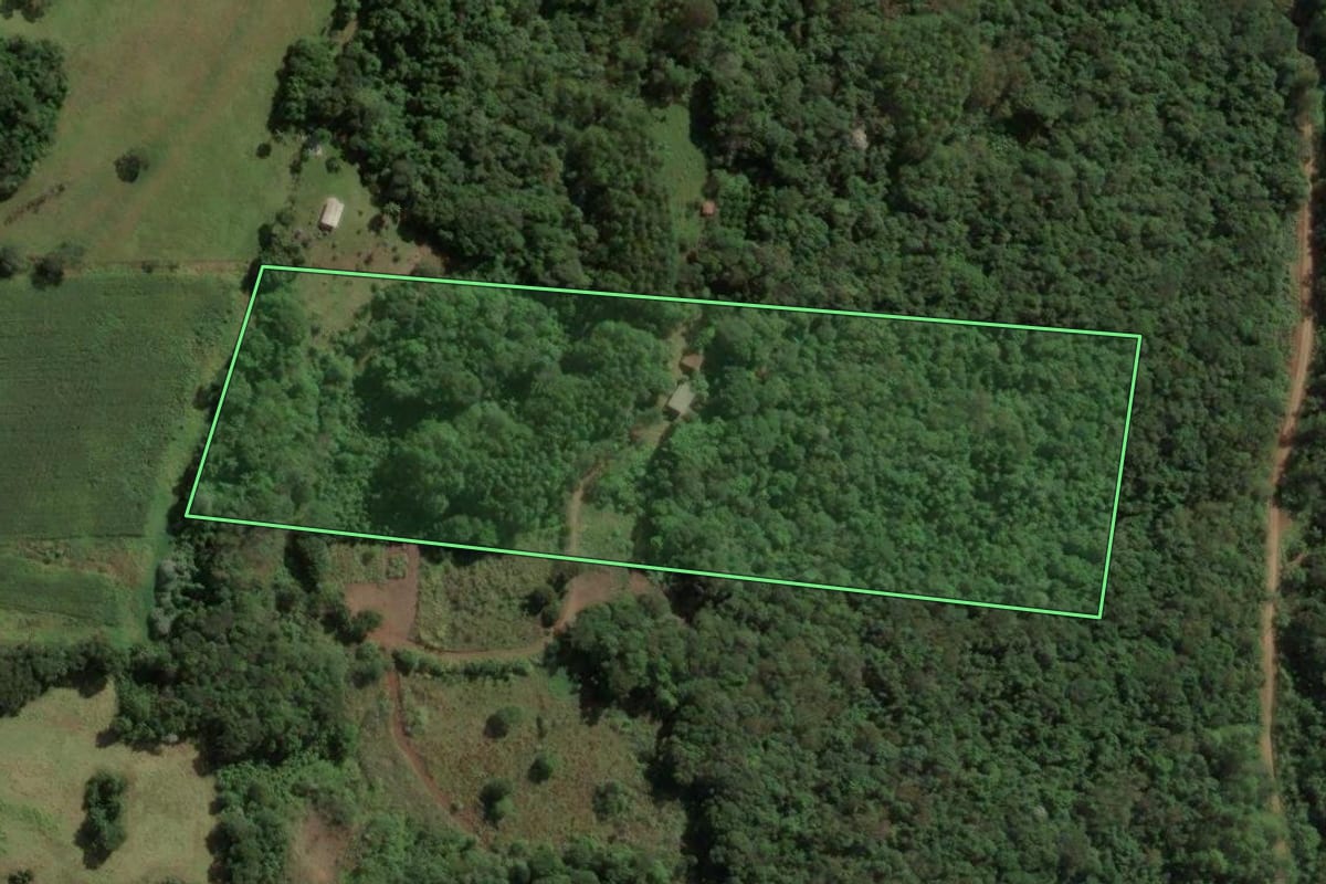Imagem de satélite do imóvel rural em Ipira (SC), com o contorno declarado no CAR desenhado por cima.
