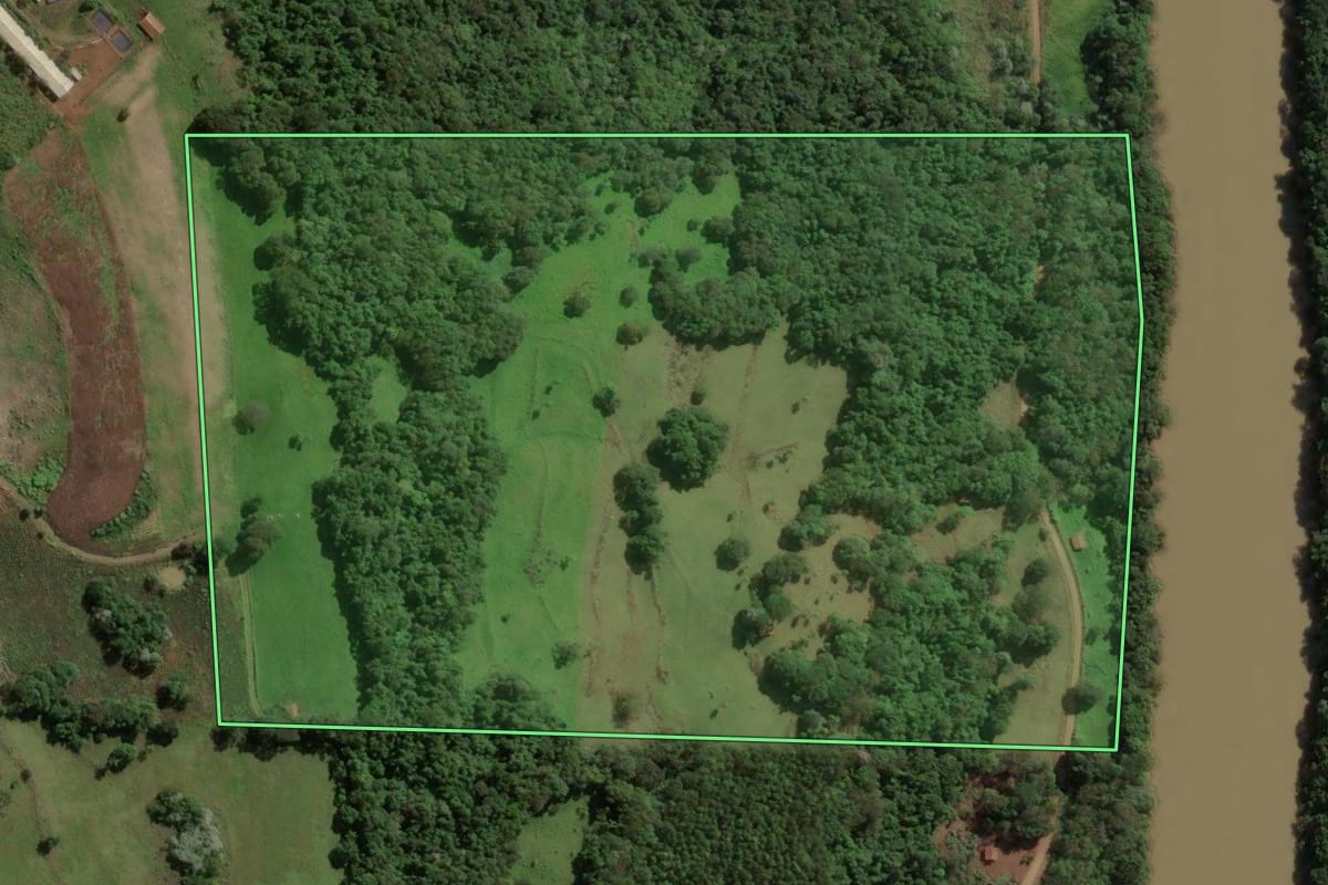 Imagem de satélite do imóvel rural em Ipira (SC), com o contorno declarado no CAR desenhado por cima.