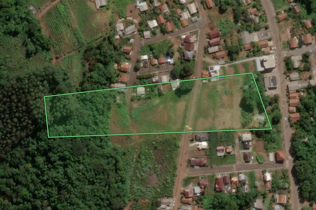 Imagem de satélite do imóvel rural em Ipira (SC), com o contorno declarado no CAR desenhado por cima.
