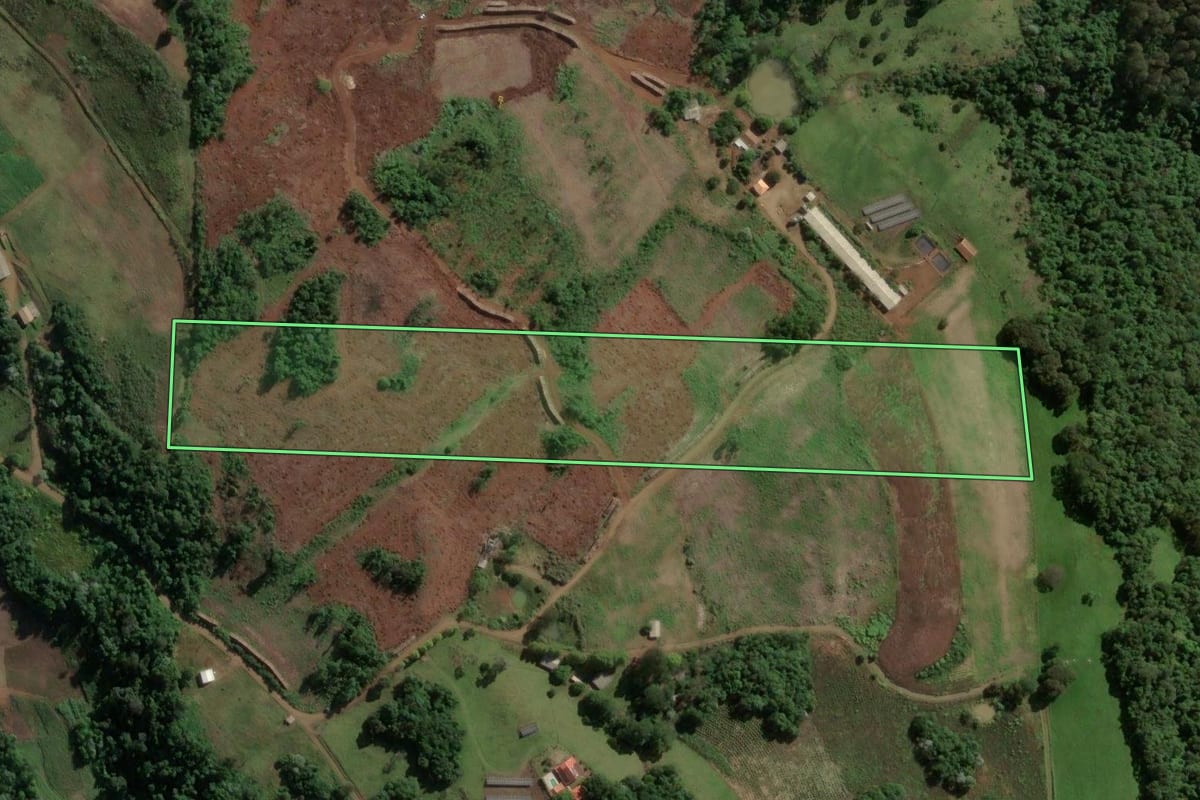 Imagem de satélite do imóvel rural em Ipira (SC), com o contorno declarado no CAR desenhado por cima.