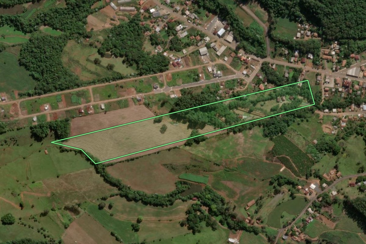 Imagem de satélite do imóvel rural em Ipira (SC), com o contorno declarado no CAR desenhado por cima.