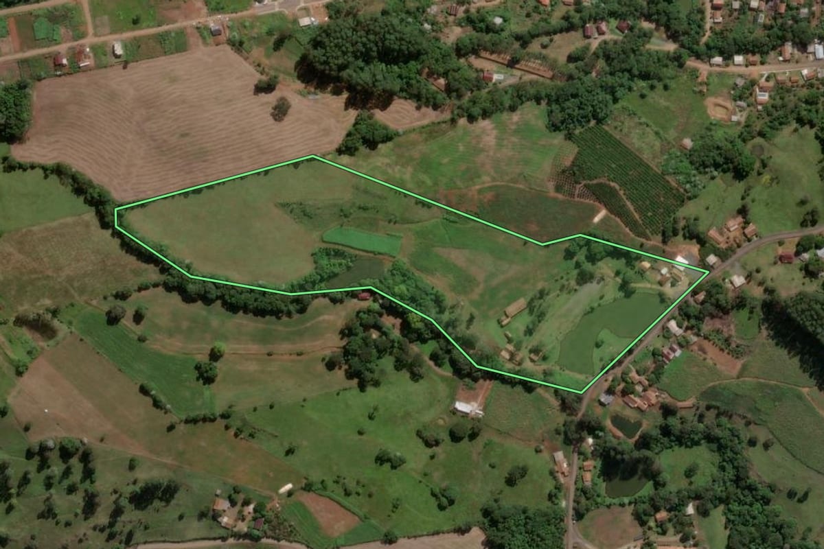 Imagem de satélite do imóvel rural em Ipira (SC), com o contorno declarado no CAR desenhado por cima.