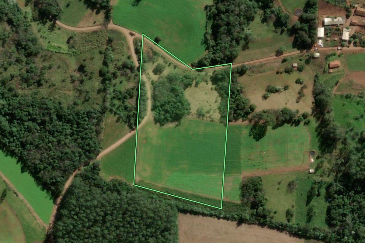 Imagem de satélite do imóvel rural em Iporã do Oeste (SC), com o contorno declarado no CAR desenhado por cima.