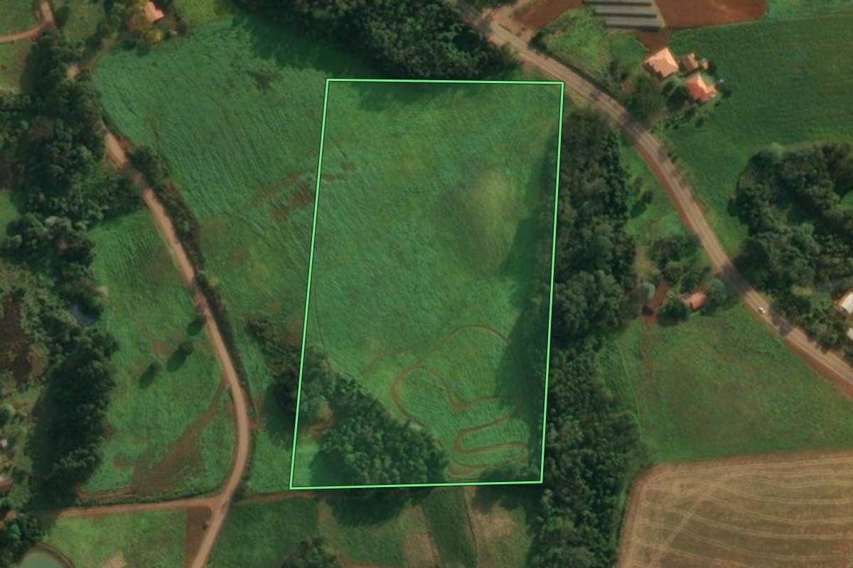 Imagem de satélite do imóvel rural em Iporã do Oeste (SC), com o contorno declarado no CAR desenhado por cima.