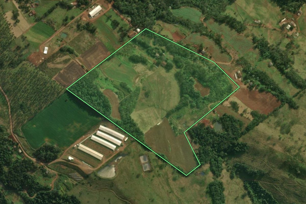 Imagem de satélite do imóvel rural em Iporã do Oeste (SC), com o contorno declarado no CAR desenhado por cima.