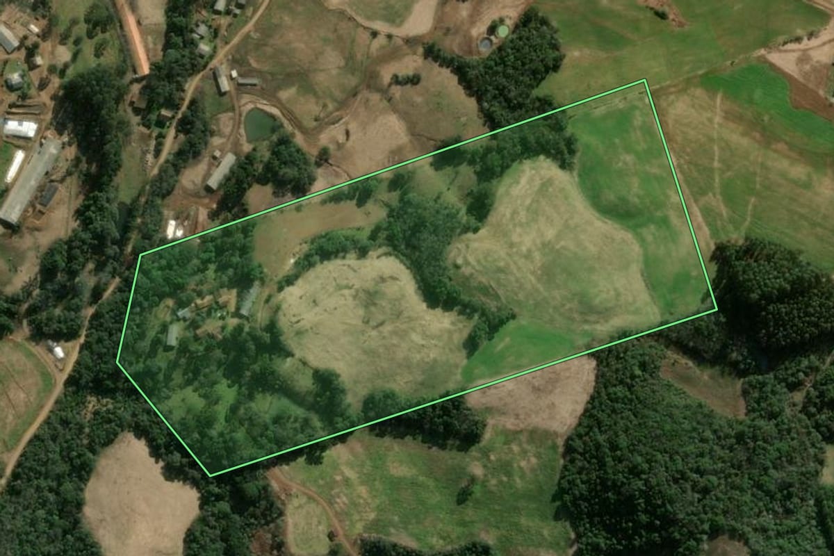 Imagem de satélite do imóvel rural em Ipumirim (SC), com o contorno declarado no CAR desenhado por cima.