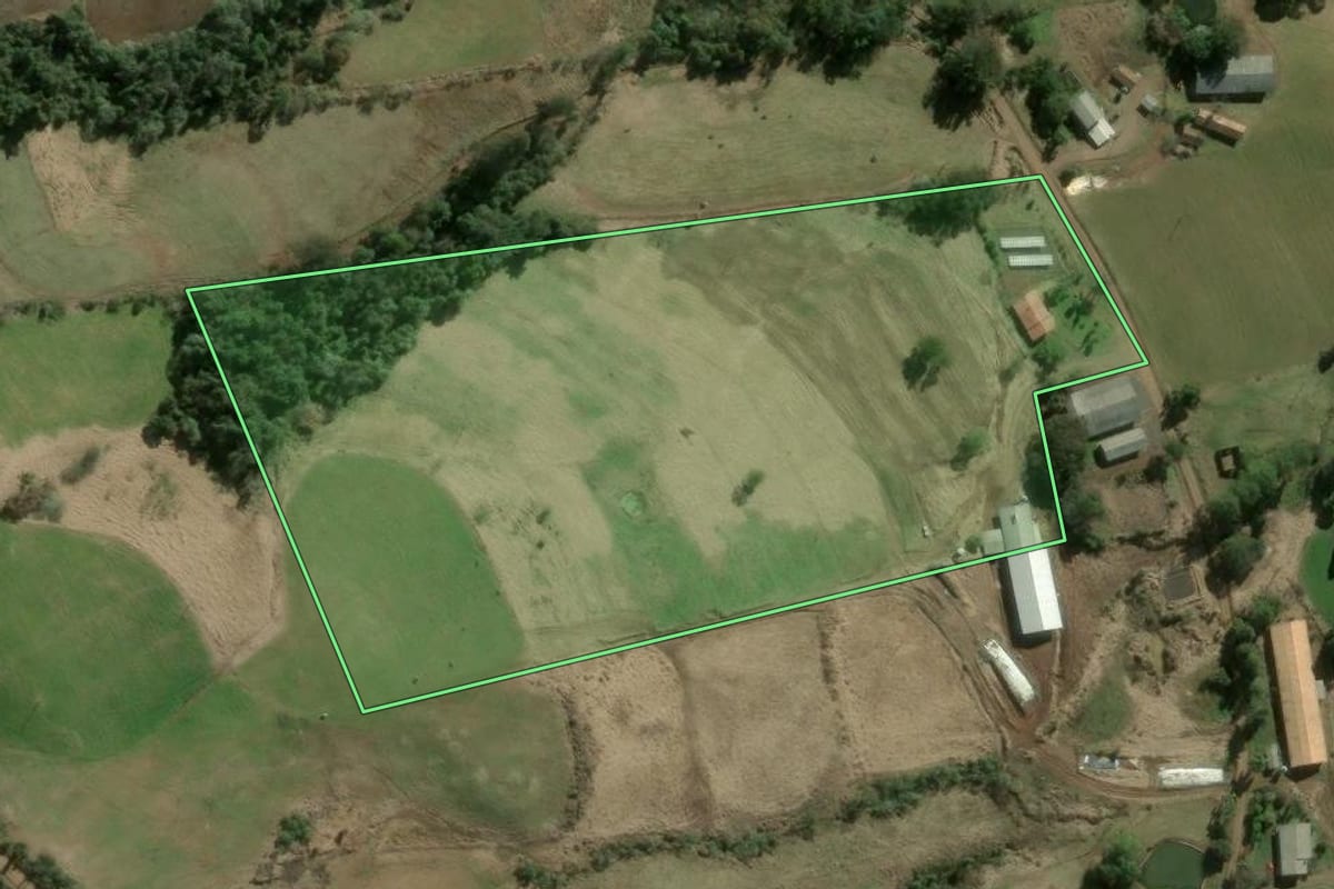 Imagem de satélite do imóvel rural em Ipumirim (SC), com o contorno declarado no CAR desenhado por cima.