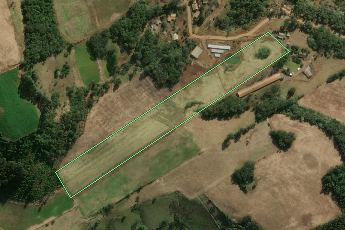 Imagem de satélite do imóvel rural em Ipumirim (SC), com o contorno declarado no CAR desenhado por cima.