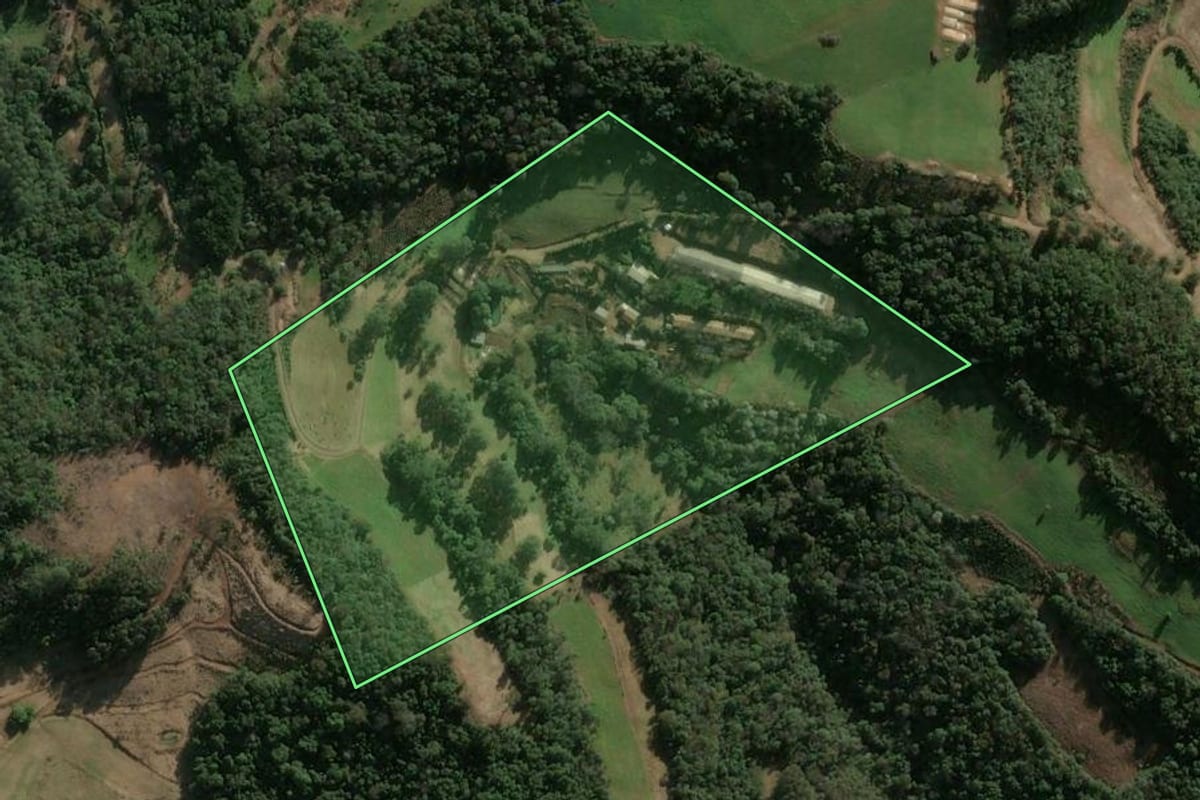 Imagem de satélite do imóvel rural em Ipumirim (SC), com o contorno declarado no CAR desenhado por cima.