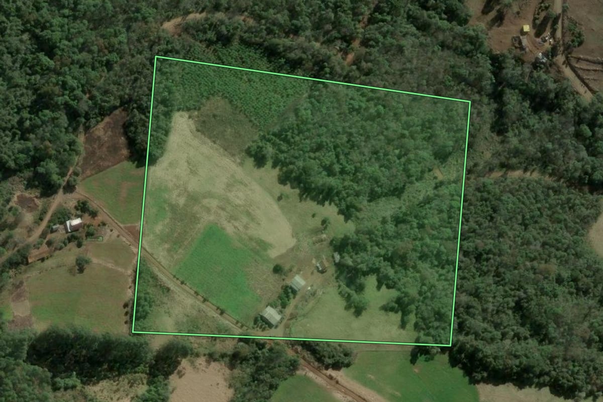 Imagem de satélite do imóvel rural em Ipumirim (SC), com o contorno declarado no CAR desenhado por cima.