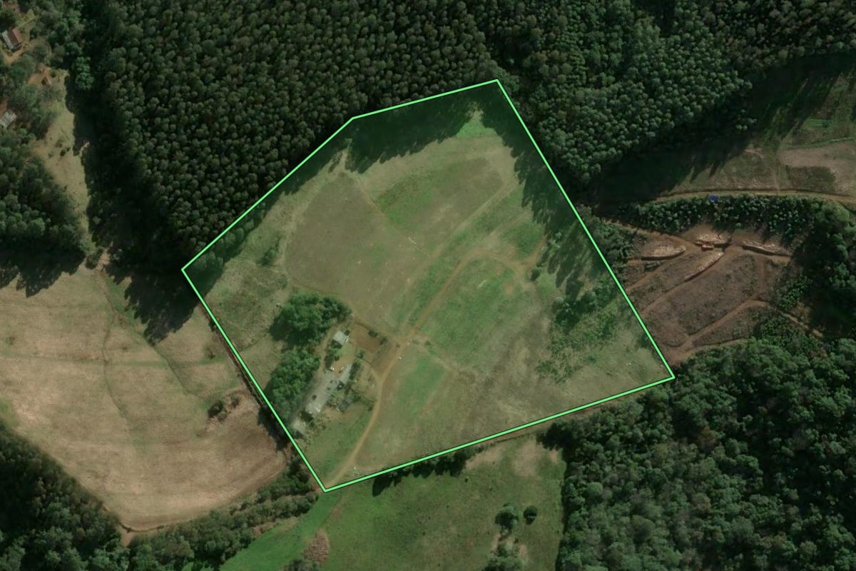 Imagem de satélite do imóvel rural em Ipumirim (SC), com o contorno declarado no CAR desenhado por cima.